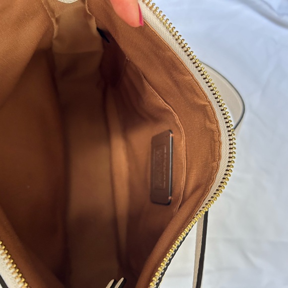 Coach ivory/cream leather hobo purse. - Picture 6 of 6